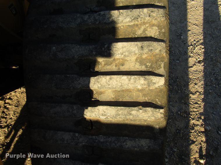 image for item DH8294 2011 Vermeer RTX750 vibratory cable plow