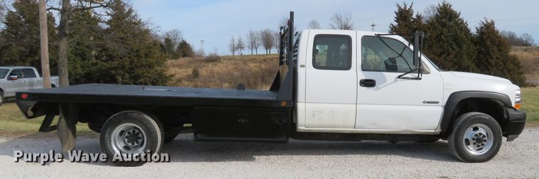 image for item DI2005 2002 Chevrolet Silverado 3500 Ext. Cab flatbed pickup truck