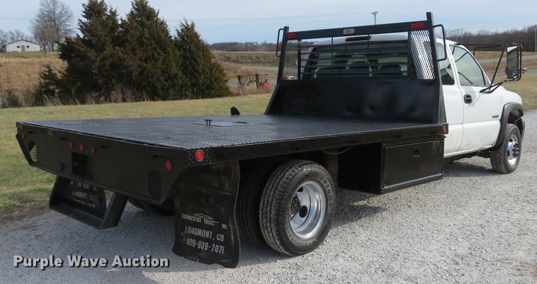image for item DI2005 2002 Chevrolet Silverado 3500 Ext. Cab flatbed pickup truck
