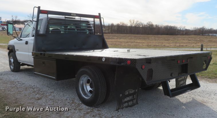 image for item DI2005 2002 Chevrolet Silverado 3500 Ext. Cab flatbed pickup truck