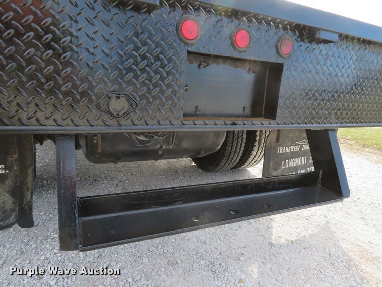 image for item DI2005 2002 Chevrolet Silverado 3500 Ext. Cab flatbed pickup truck