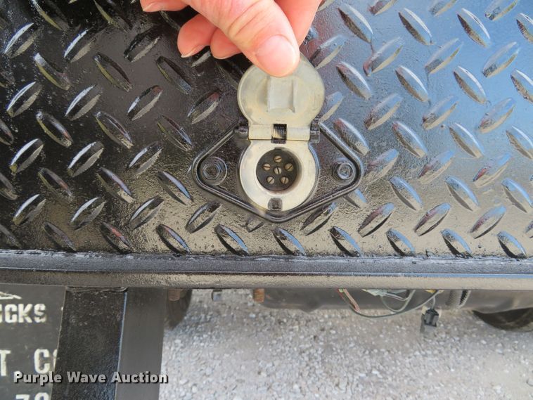 image for item DI2005 2002 Chevrolet Silverado 3500 Ext. Cab flatbed pickup truck