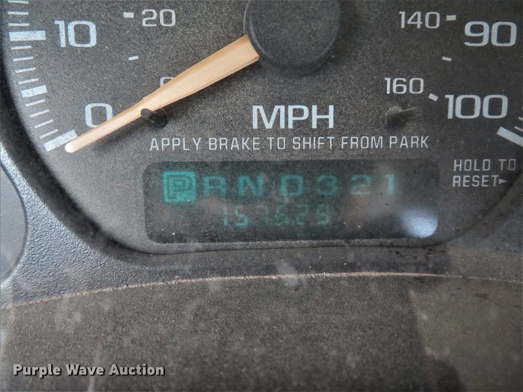 image for item DI2005 2002 Chevrolet Silverado 3500 Ext. Cab flatbed pickup truck