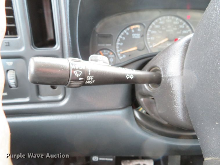 image for item DI2005 2002 Chevrolet Silverado 3500 Ext. Cab flatbed pickup truck