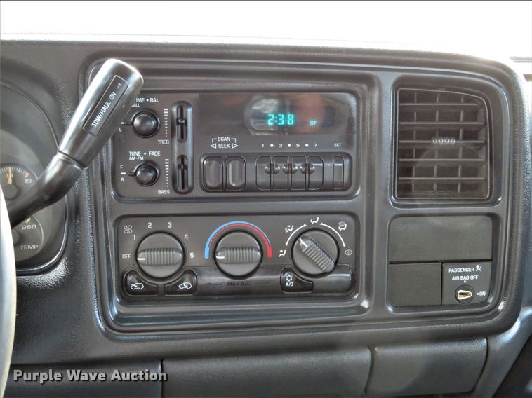 image for item DI2005 2002 Chevrolet Silverado 3500 Ext. Cab flatbed pickup truck