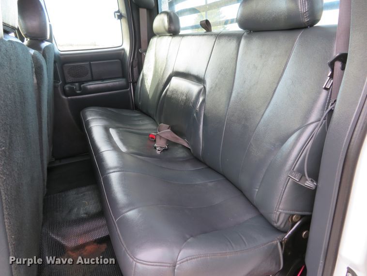 image for item DI2005 2002 Chevrolet Silverado 3500 Ext. Cab flatbed pickup truck