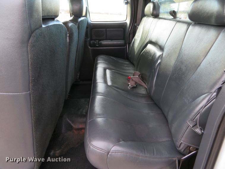 image for item DI2005 2002 Chevrolet Silverado 3500 Ext. Cab flatbed pickup truck