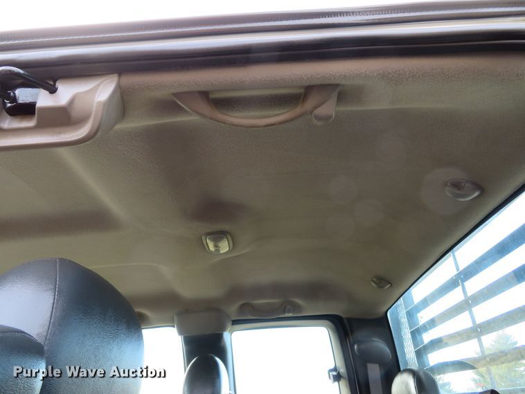 image for item DI2005 2002 Chevrolet Silverado 3500 Ext. Cab flatbed pickup truck