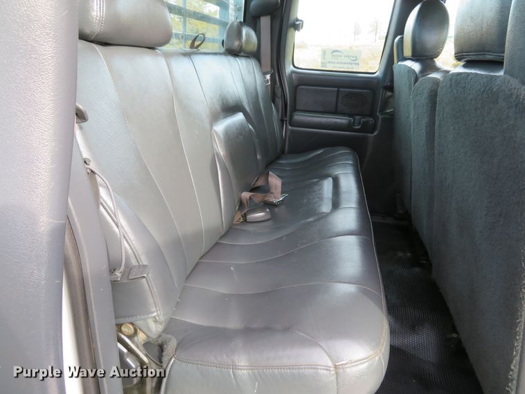 image for item DI2005 2002 Chevrolet Silverado 3500 Ext. Cab flatbed pickup truck