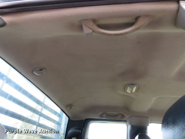 image for item DI2005 2002 Chevrolet Silverado 3500 Ext. Cab flatbed pickup truck