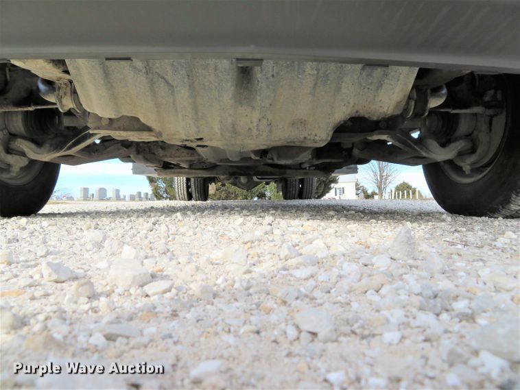 image for item DI2005 2002 Chevrolet Silverado 3500 Ext. Cab flatbed pickup truck