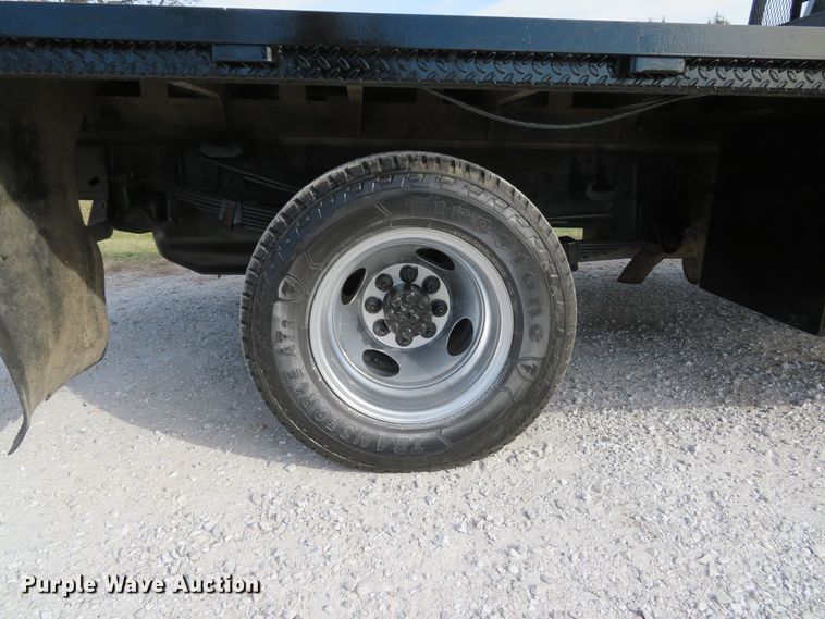 image for item DI2005 2002 Chevrolet Silverado 3500 Ext. Cab flatbed pickup truck