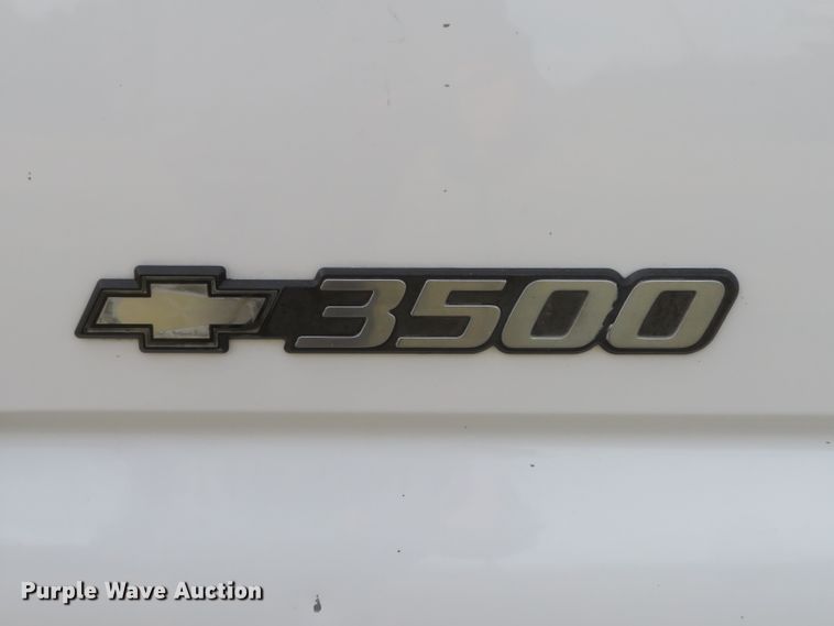 image for item DI2005 2002 Chevrolet Silverado 3500 Ext. Cab flatbed pickup truck