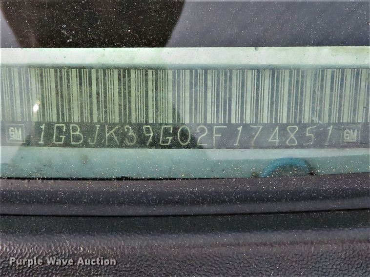 image for item DI2005 2002 Chevrolet Silverado 3500 Ext. Cab flatbed pickup truck