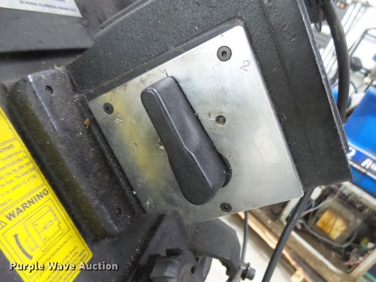 image for item EF9593 Dayton 4YG30A bandsaw