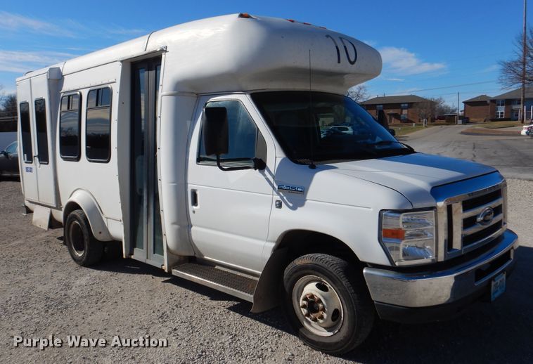 image for item EK9130 2011 Ford E350 Super Duty Star Tran shuttle bus