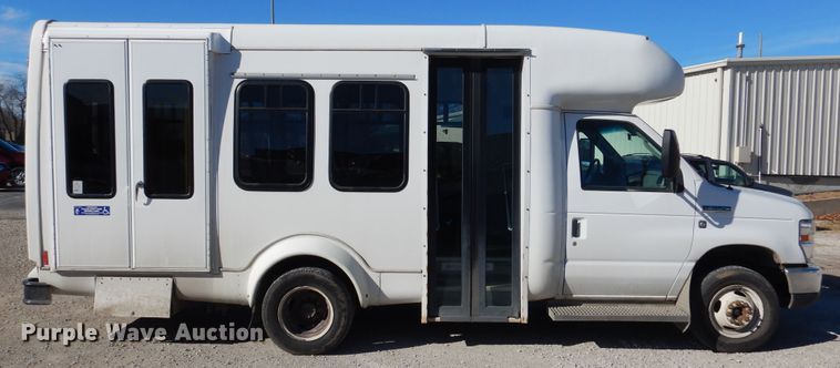 image for item EK9130 2011 Ford E350 Super Duty Star Tran shuttle bus