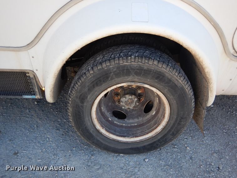 image for item EK9130 2011 Ford E350 Super Duty Star Tran shuttle bus