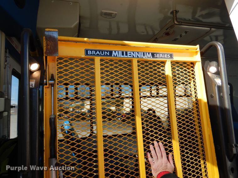 image for item EK9130 2011 Ford E350 Super Duty Star Tran shuttle bus