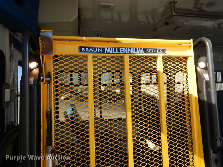 image for item EK9130 2011 Ford E350 Super Duty Star Tran shuttle bus