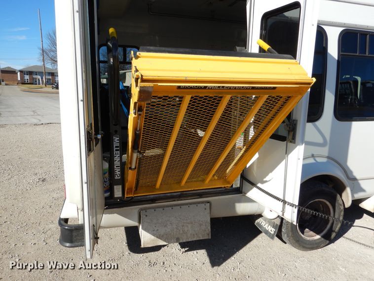 image for item EK9130 2011 Ford E350 Super Duty Star Tran shuttle bus