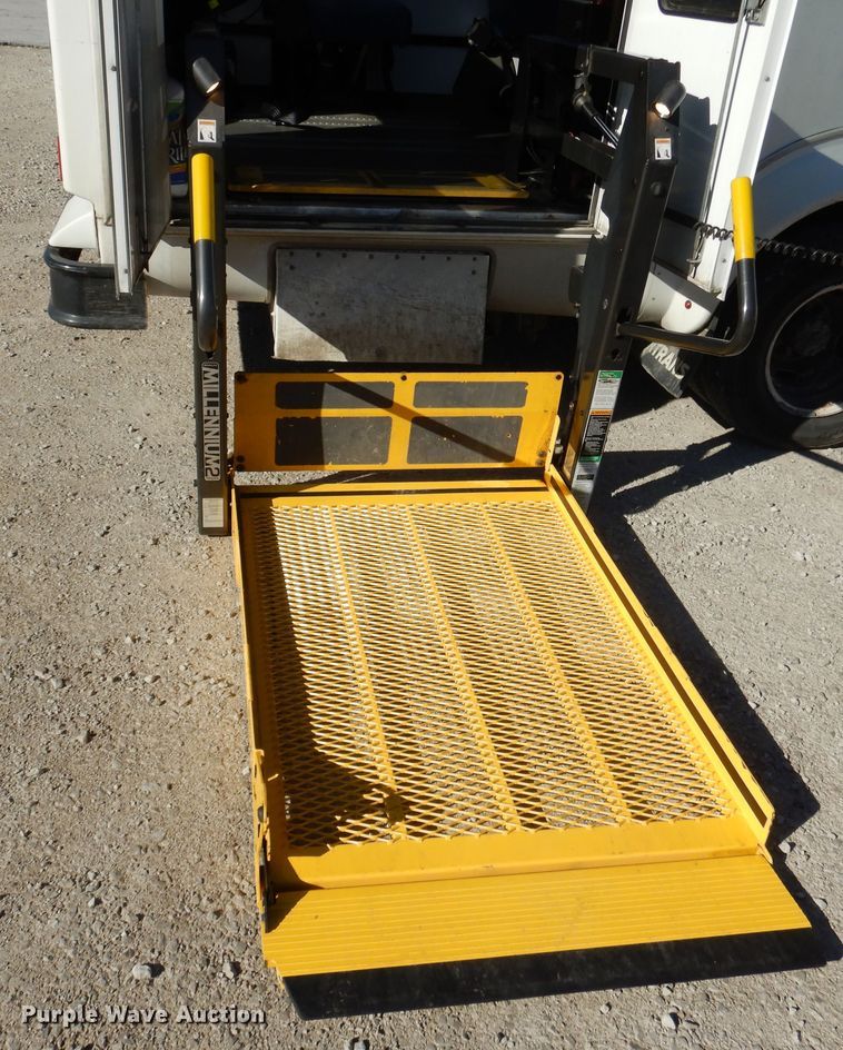 image for item EK9130 2011 Ford E350 Super Duty Star Tran shuttle bus