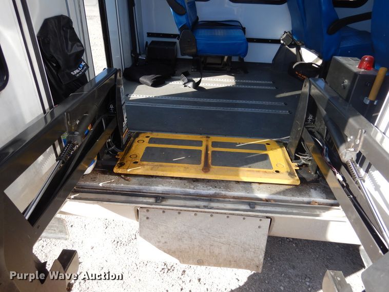 image for item EK9130 2011 Ford E350 Super Duty Star Tran shuttle bus