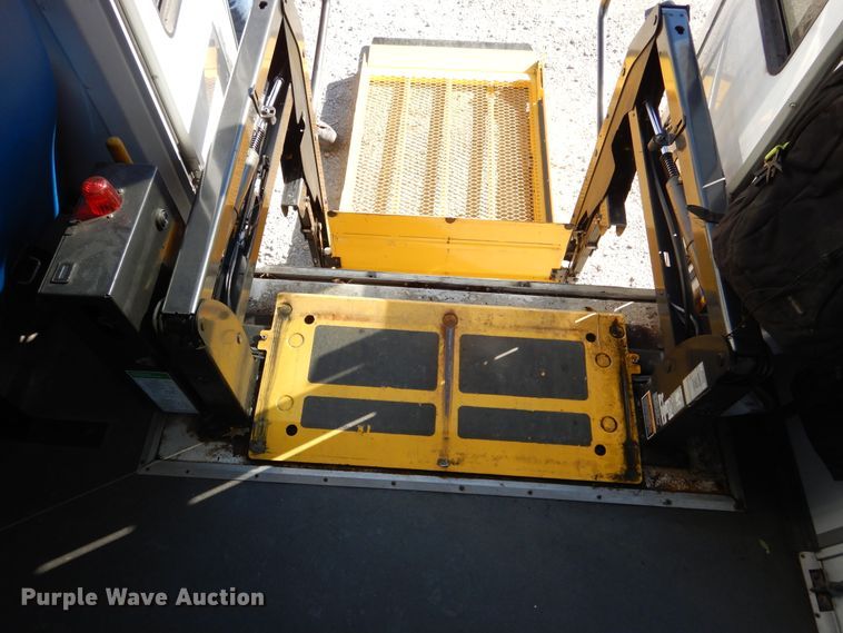 image for item EK9130 2011 Ford E350 Super Duty Star Tran shuttle bus