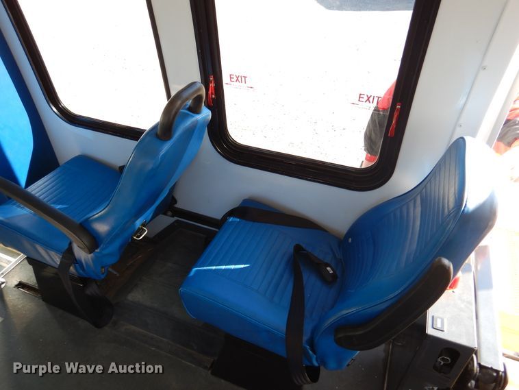 image for item EK9130 2011 Ford E350 Super Duty Star Tran shuttle bus