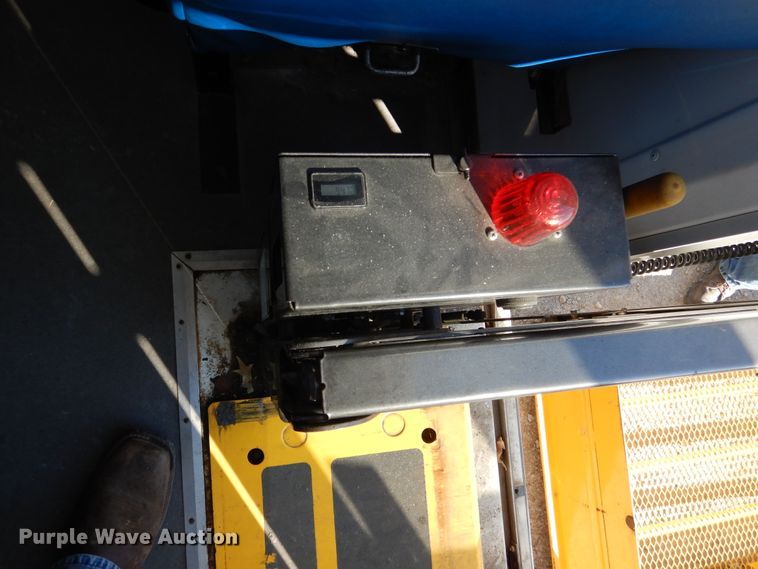 image for item EK9130 2011 Ford E350 Super Duty Star Tran shuttle bus