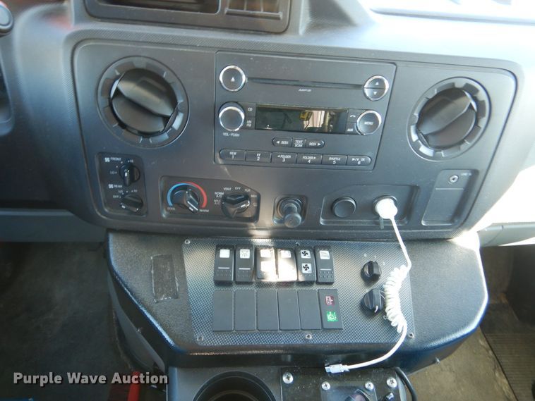 image for item EK9130 2011 Ford E350 Super Duty Star Tran shuttle bus