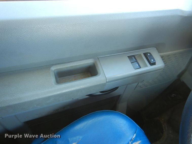 image for item EK9130 2011 Ford E350 Super Duty Star Tran shuttle bus