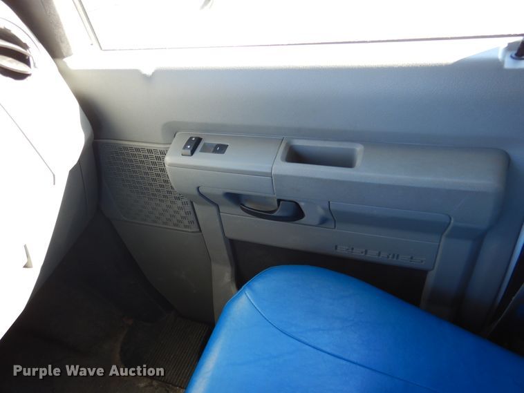 image for item EK9130 2011 Ford E350 Super Duty Star Tran shuttle bus