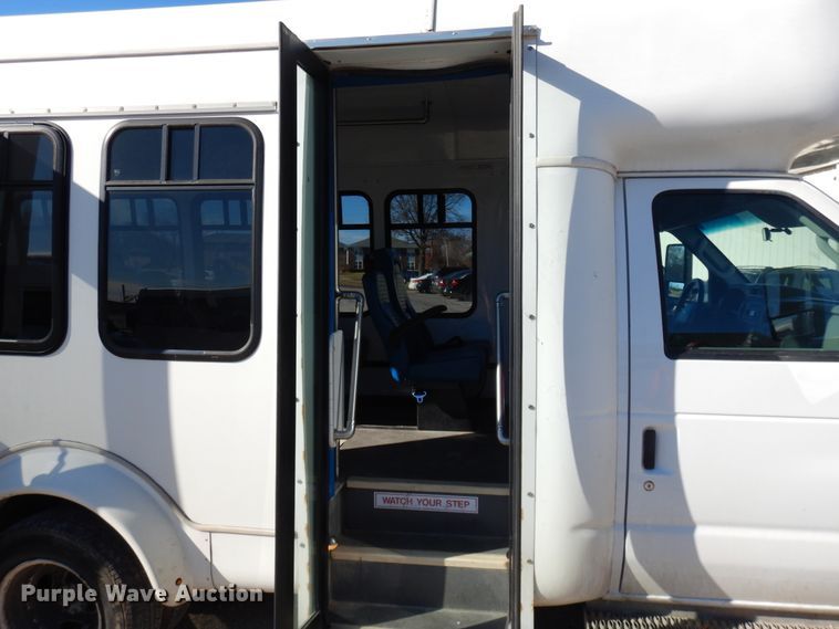 image for item EK9130 2011 Ford E350 Super Duty Star Tran shuttle bus