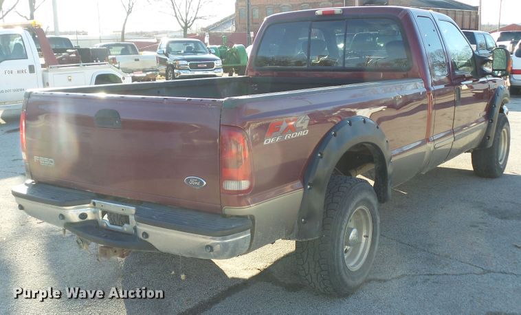 image for item EM9862 2004 Ford F250 Super Duty SuperCab pickup truck