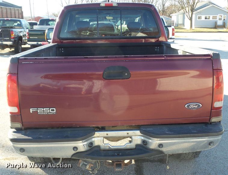 image for item EM9862 2004 Ford F250 Super Duty SuperCab pickup truck
