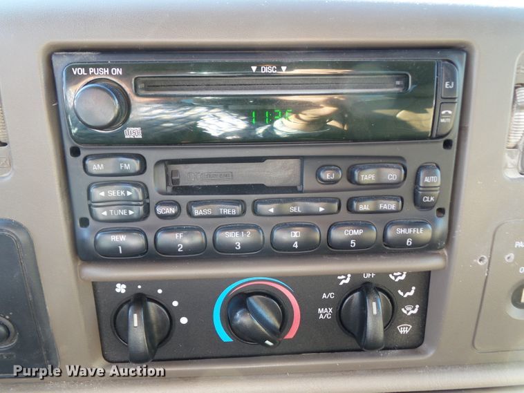 image for item EM9862 2004 Ford F250 Super Duty SuperCab pickup truck