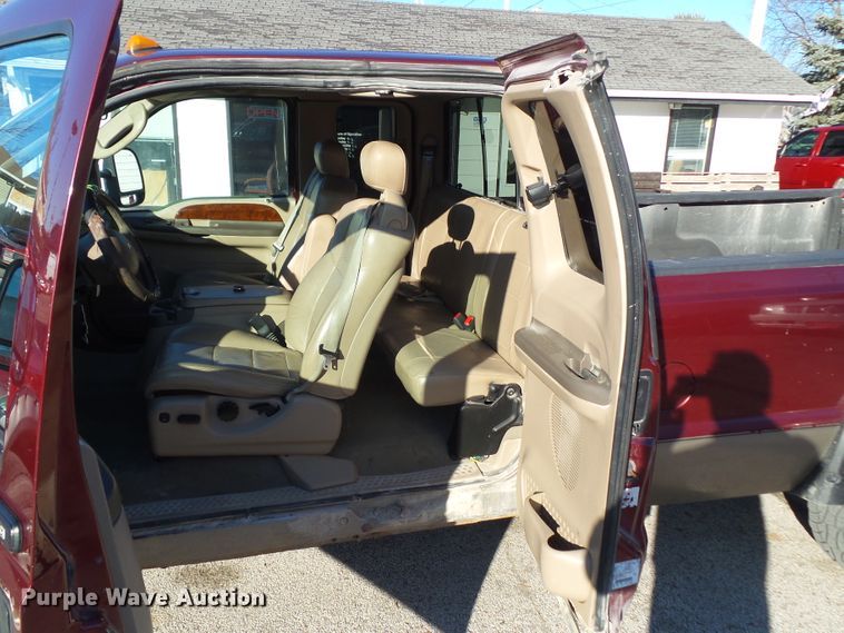 image for item EM9862 2004 Ford F250 Super Duty SuperCab pickup truck