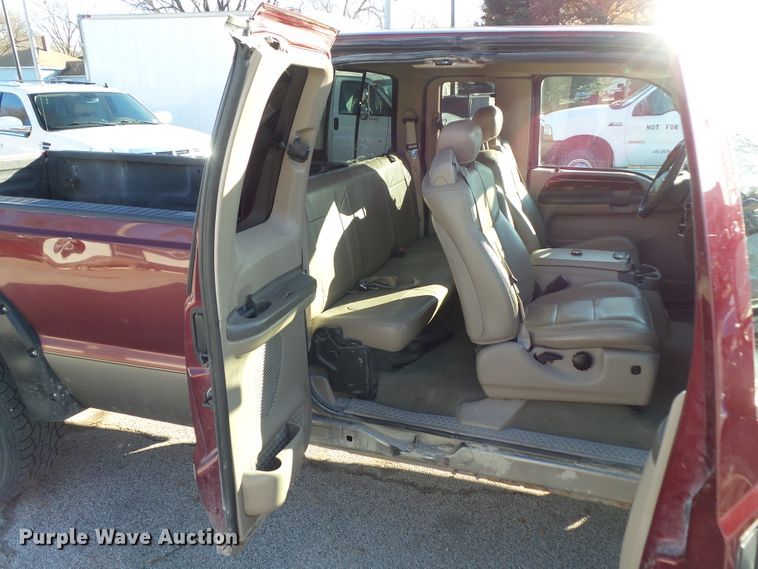 image for item EM9862 2004 Ford F250 Super Duty SuperCab pickup truck