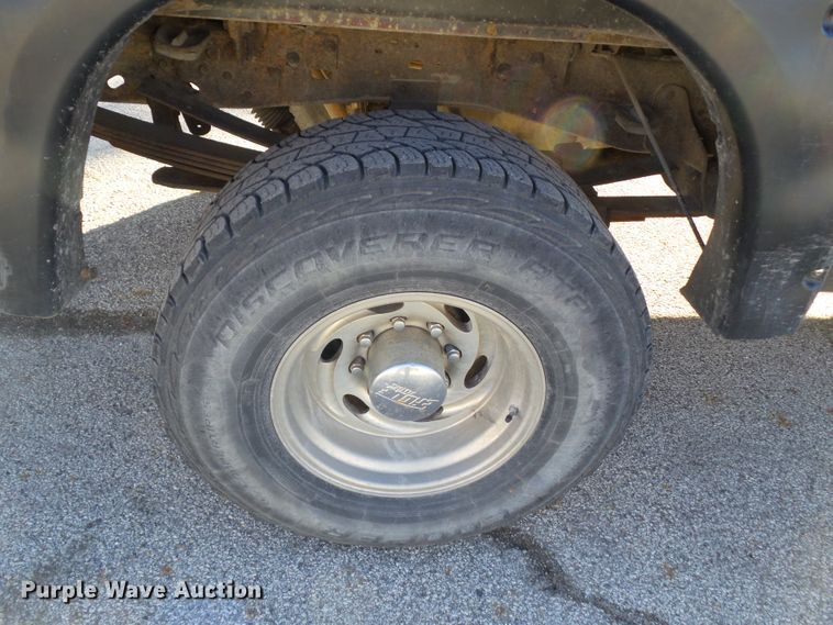 image for item EM9862 2004 Ford F250 Super Duty SuperCab pickup truck