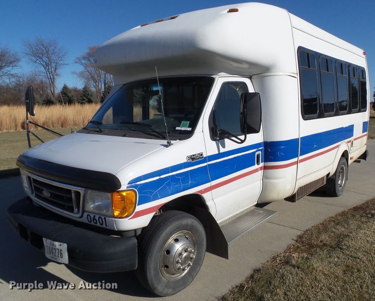 image for item EM9866 2005 Ford Econoline E450 Supreme BSSN22 shuttle bus