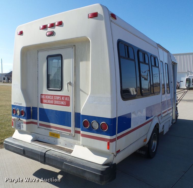 image for item EM9866 2005 Ford Econoline E450 Supreme BSSN22 shuttle bus