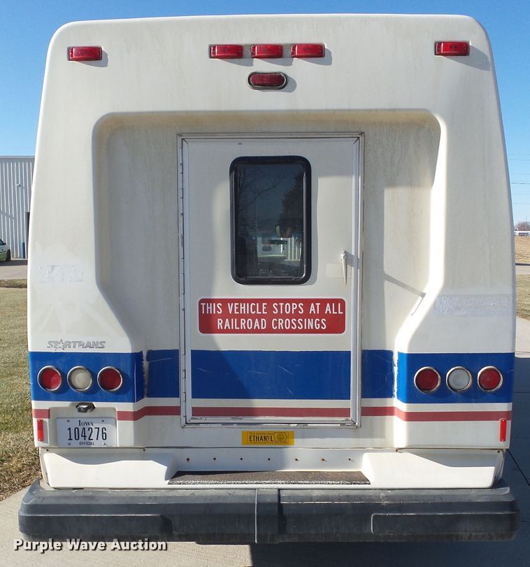 image for item EM9866 2005 Ford Econoline E450 Supreme BSSN22 shuttle bus