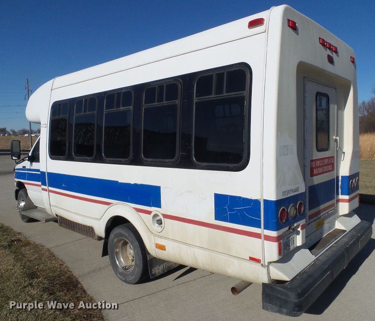 image for item EM9866 2005 Ford Econoline E450 Supreme BSSN22 shuttle bus