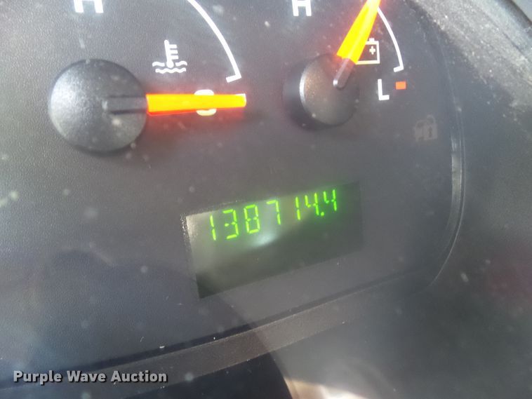 image for item EM9866 2005 Ford Econoline E450 Supreme BSSN22 shuttle bus