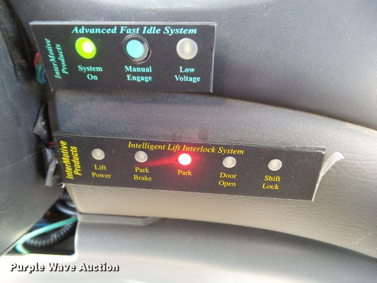 image for item EM9866 2005 Ford Econoline E450 Supreme BSSN22 shuttle bus