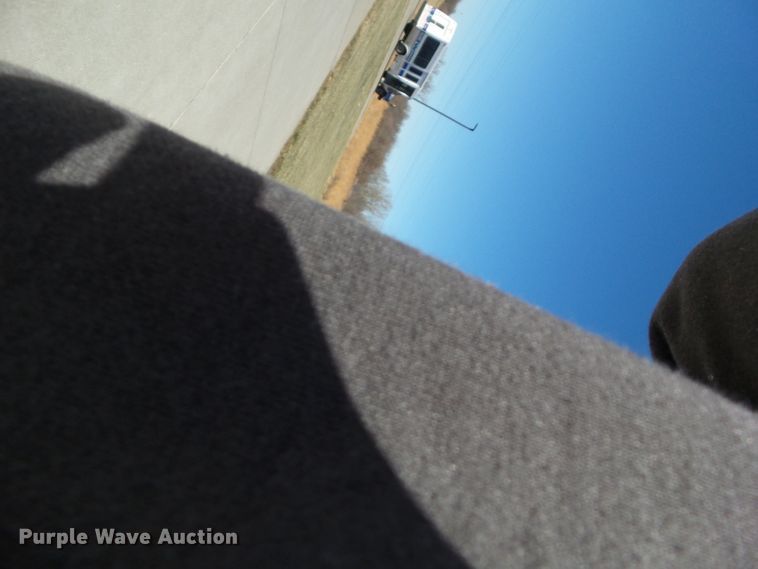 image for item EM9866 2005 Ford Econoline E450 Supreme BSSN22 shuttle bus