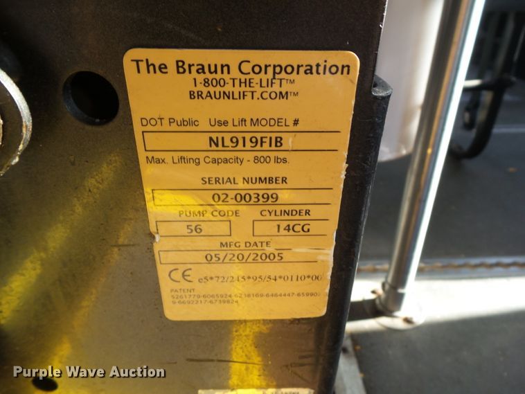 image for item EM9866 2005 Ford Econoline E450 Supreme BSSN22 shuttle bus