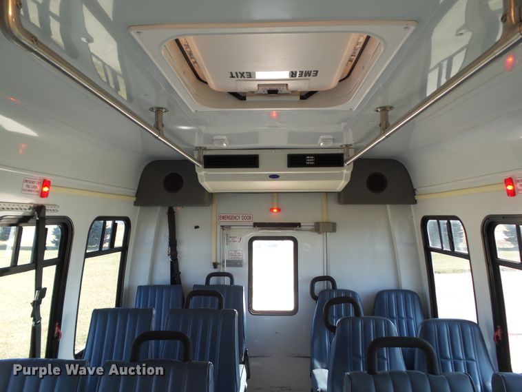 image for item EM9866 2005 Ford Econoline E450 Supreme BSSN22 shuttle bus