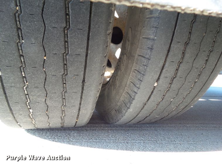 image for item EM9866 2005 Ford Econoline E450 Supreme BSSN22 shuttle bus